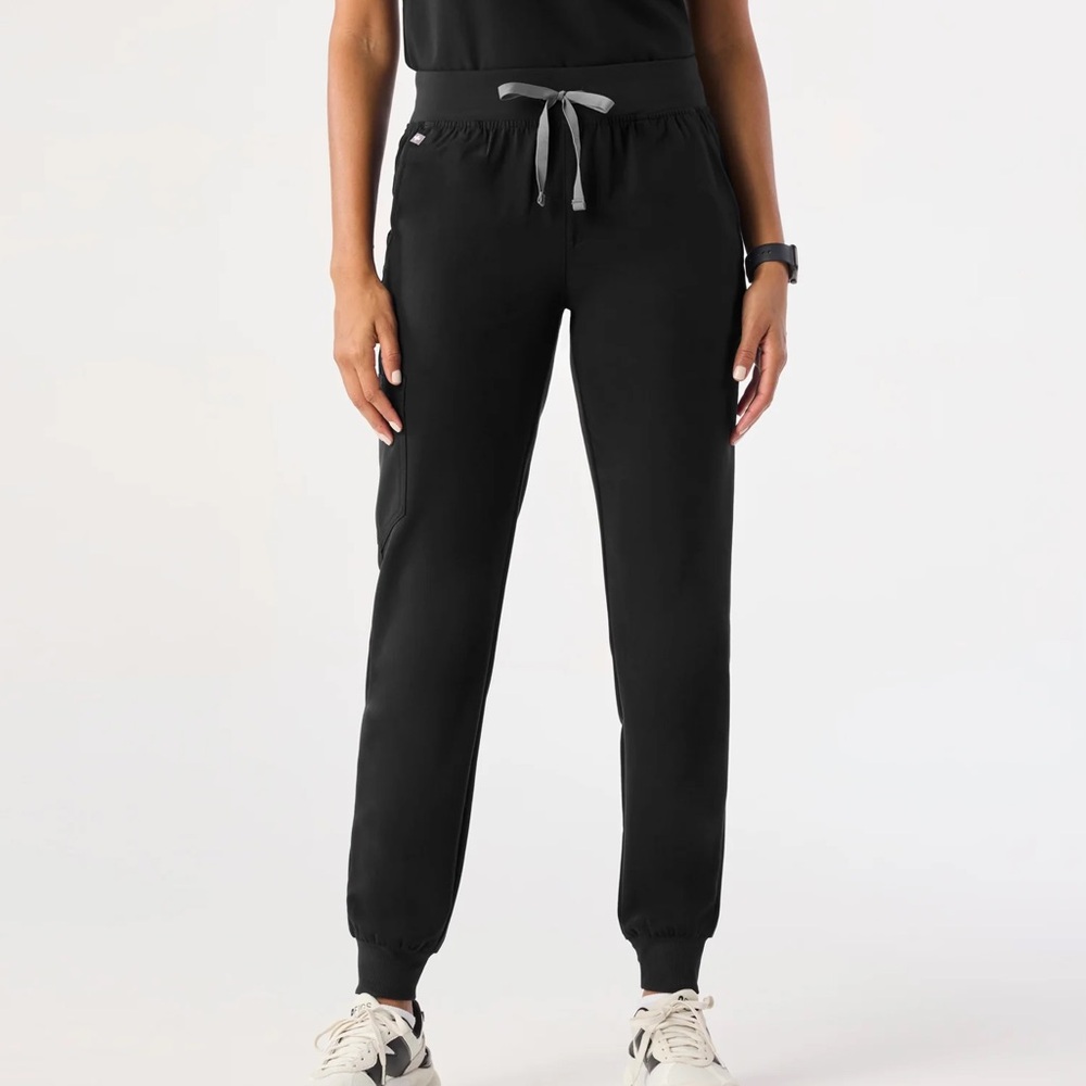 Figs Black Zamora Joggers in Petite Small